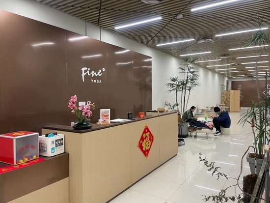 瑜伽界“爱马仕”，倒在了春天里